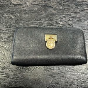 Micheal Kors black leather wallet
